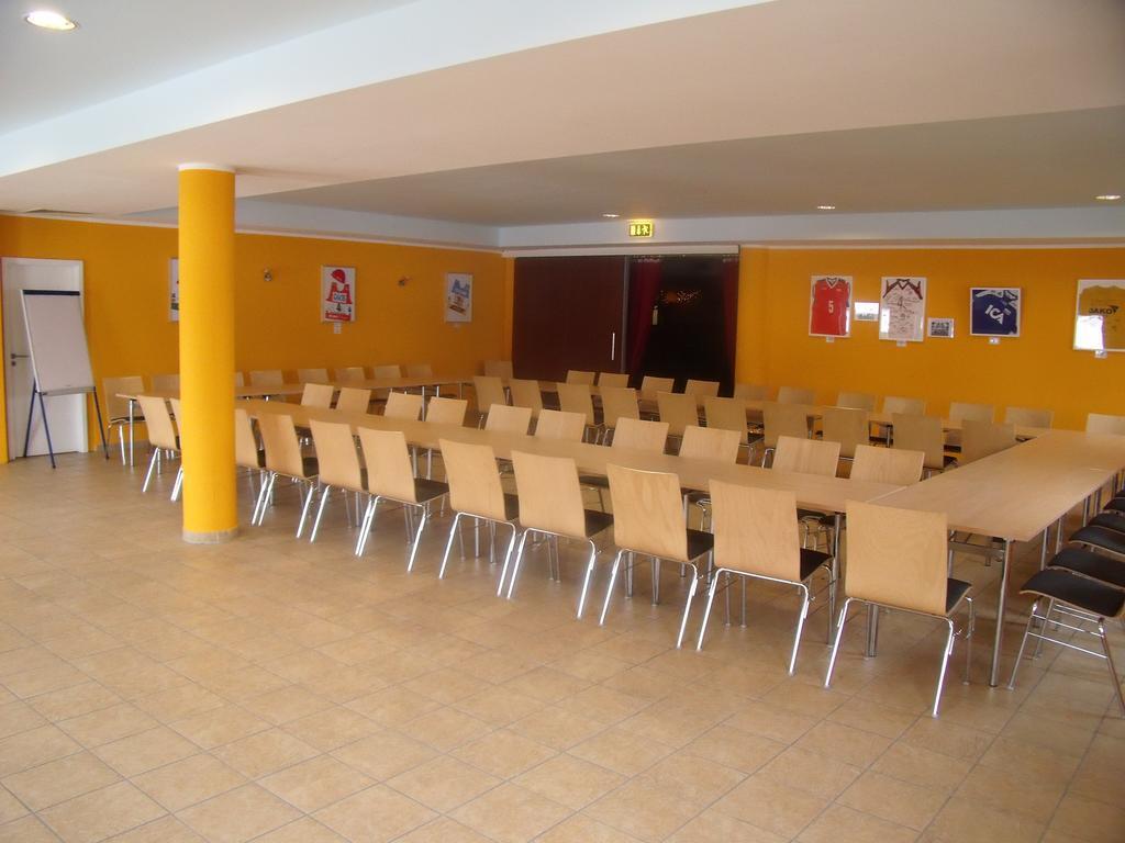 Euroville Jugend- Und Sporthotel Naumburg  Exterior photo